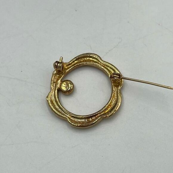 Gold Tone Round Circular Wreath Red Garnet Color Stone Unsigned Brooch - Picture 7 of 7